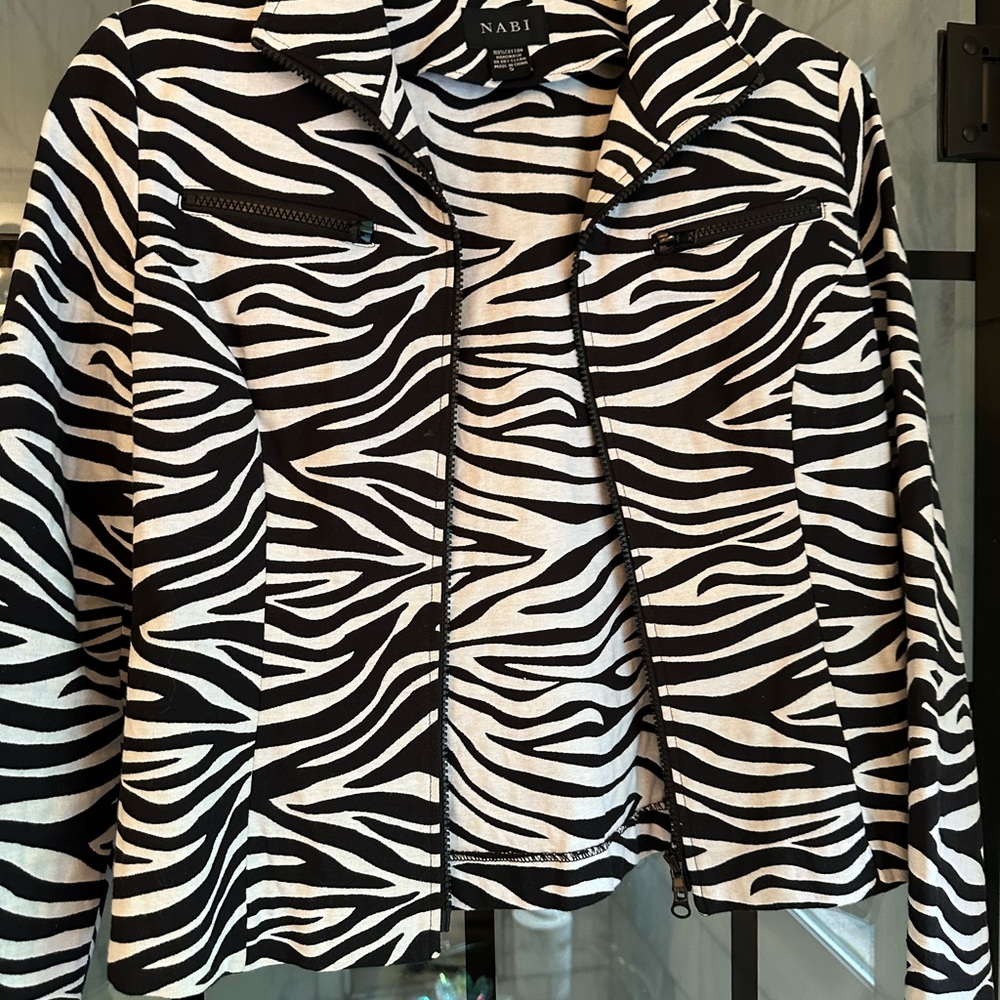 Leopard black/white jacket!   Size Small